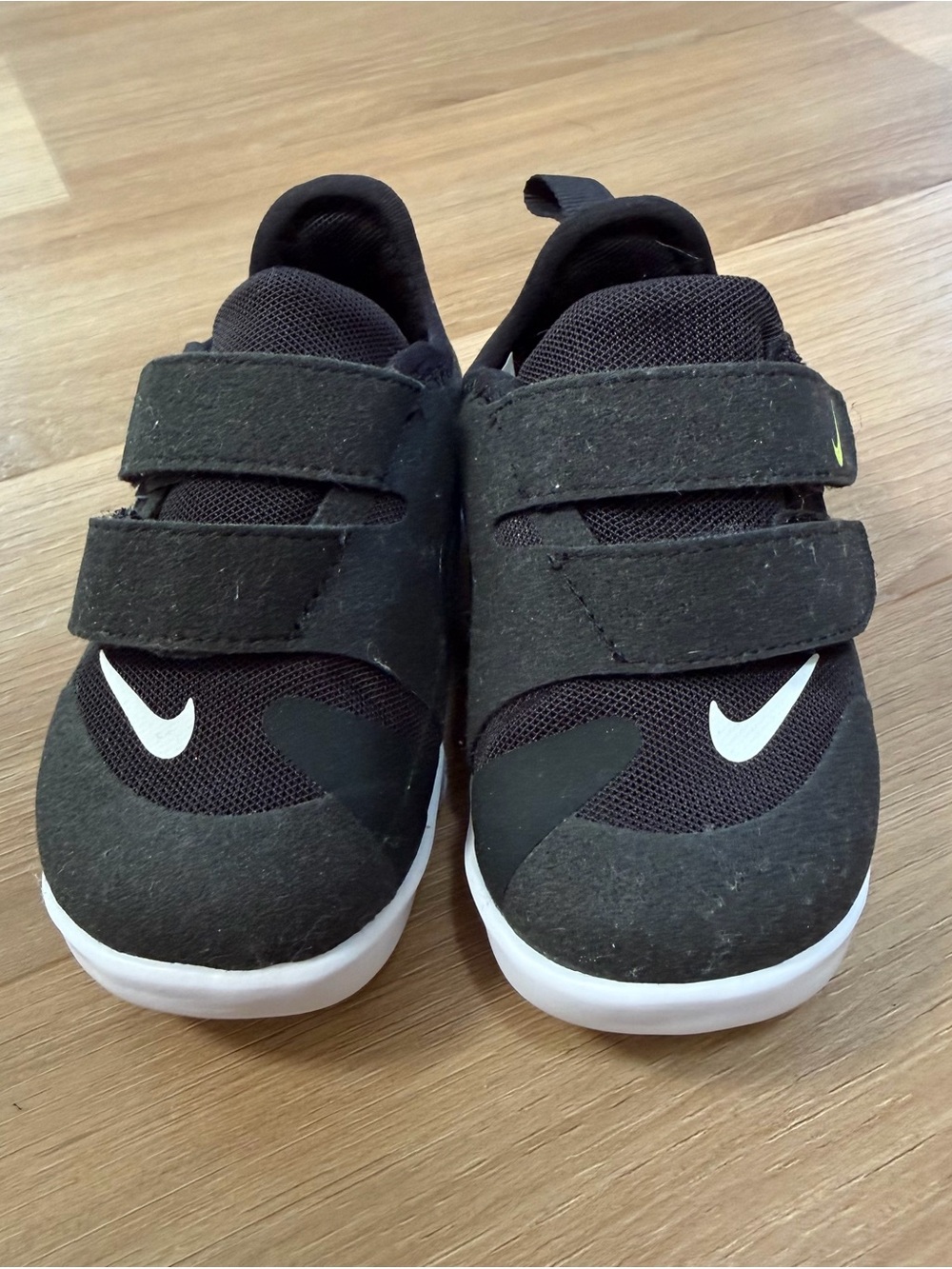 NEW. Nike Black and White Baby Velcro Sneakers, Size 6